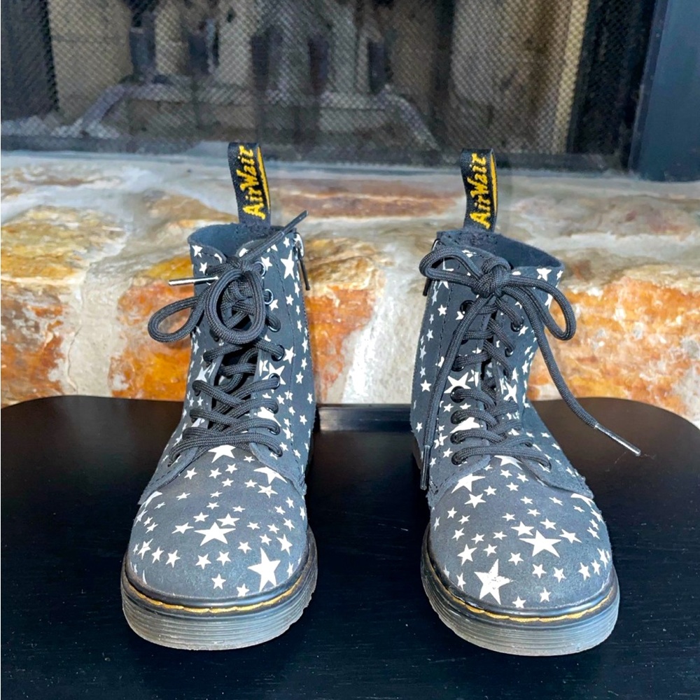 Boys Dr Martens star boots